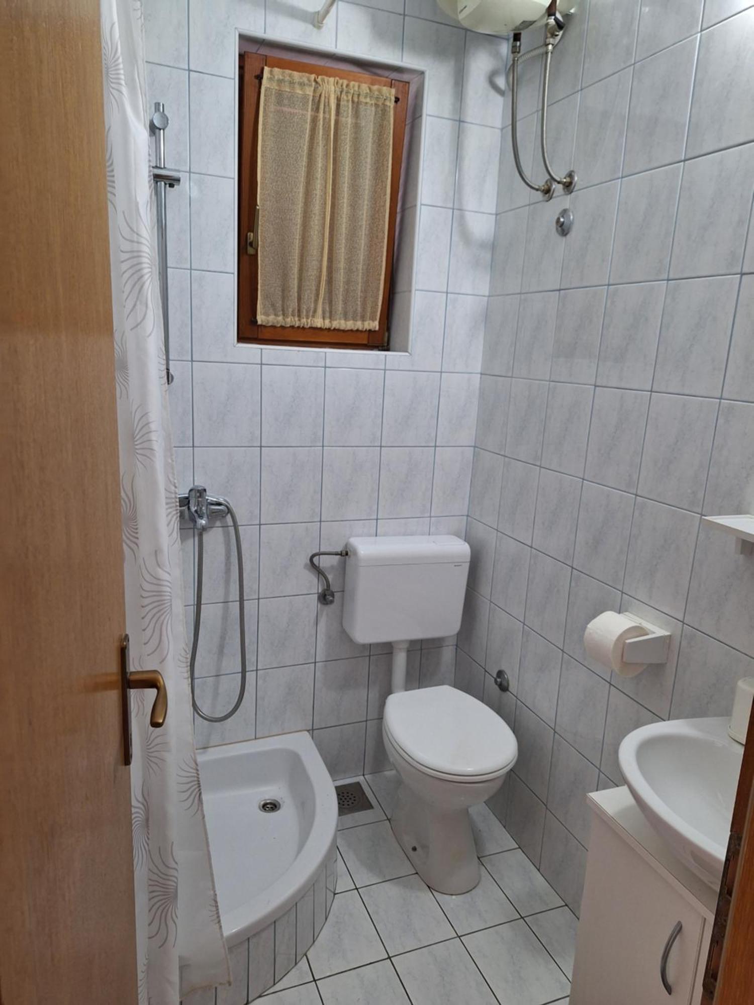 Ante Apartments Duce Bilik gambar